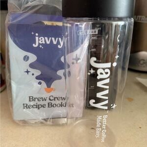 Javvy Tumbler .. holds max 21 oz .. brand new! Never used! Comes with recipes